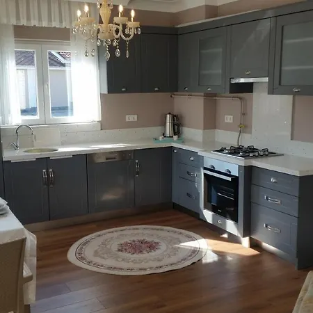 Palace Kirkpinar Villa *